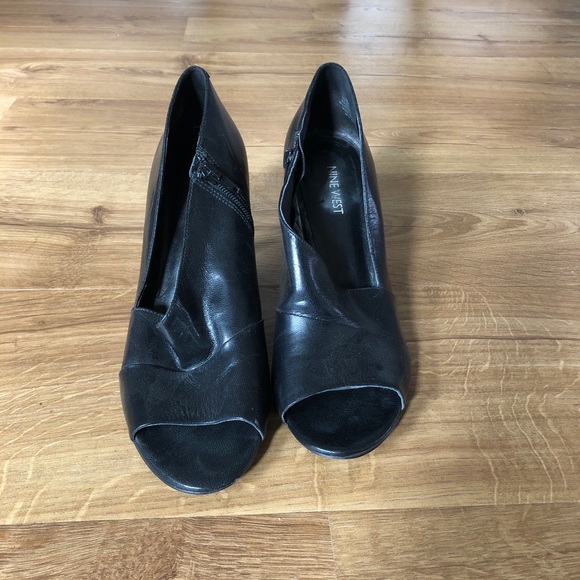 Nine West asymmetrical black heel - Picture 2 of 5